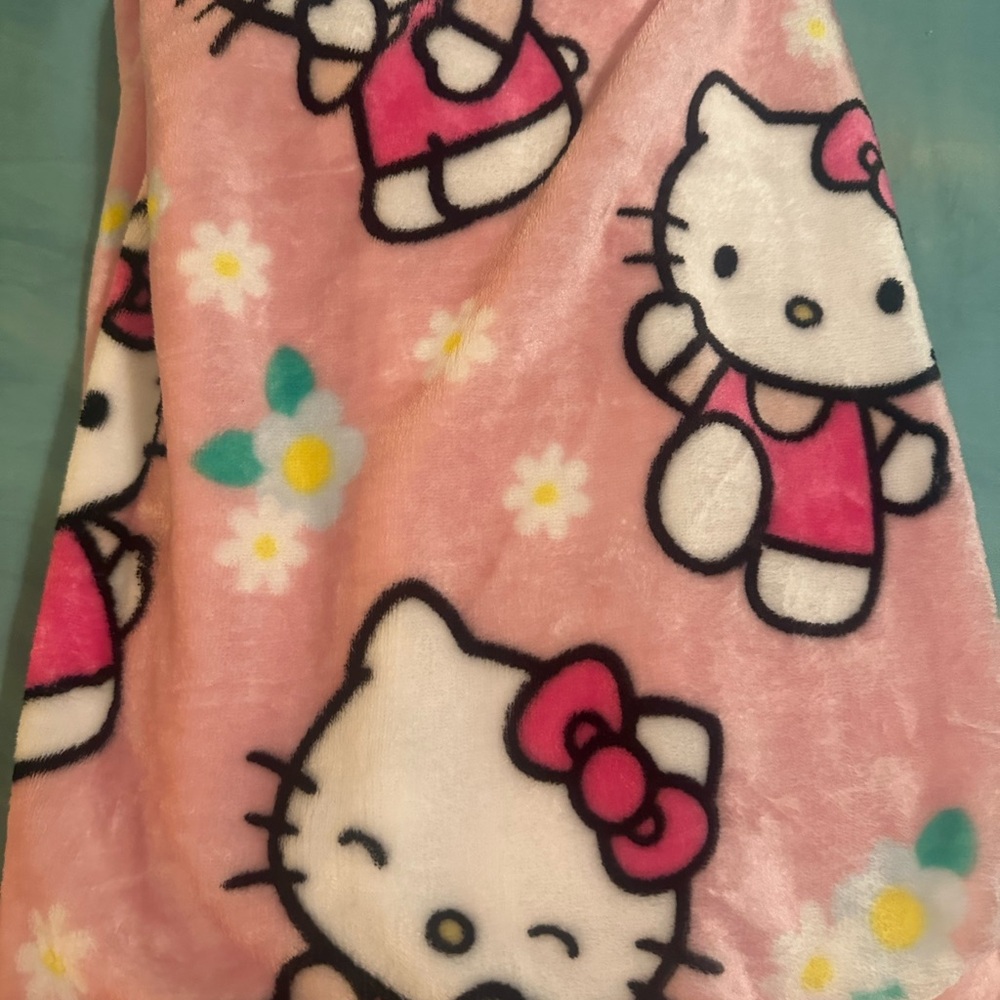 Hello Kitty blanket - Picture 3 of 3